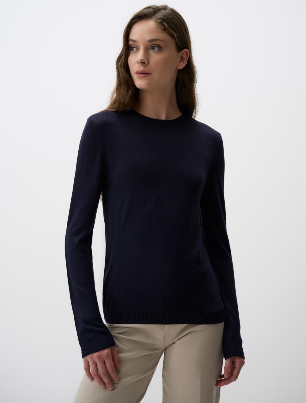 Slim Fit Crew Neck Long-Sleeve Pullover