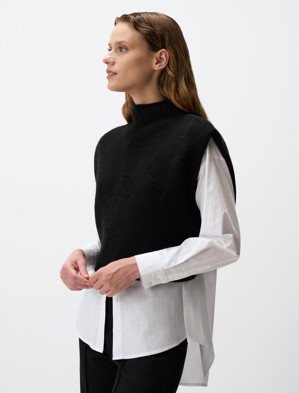 Turtleneck Sleeveless Short Sweater - 4WW03350849