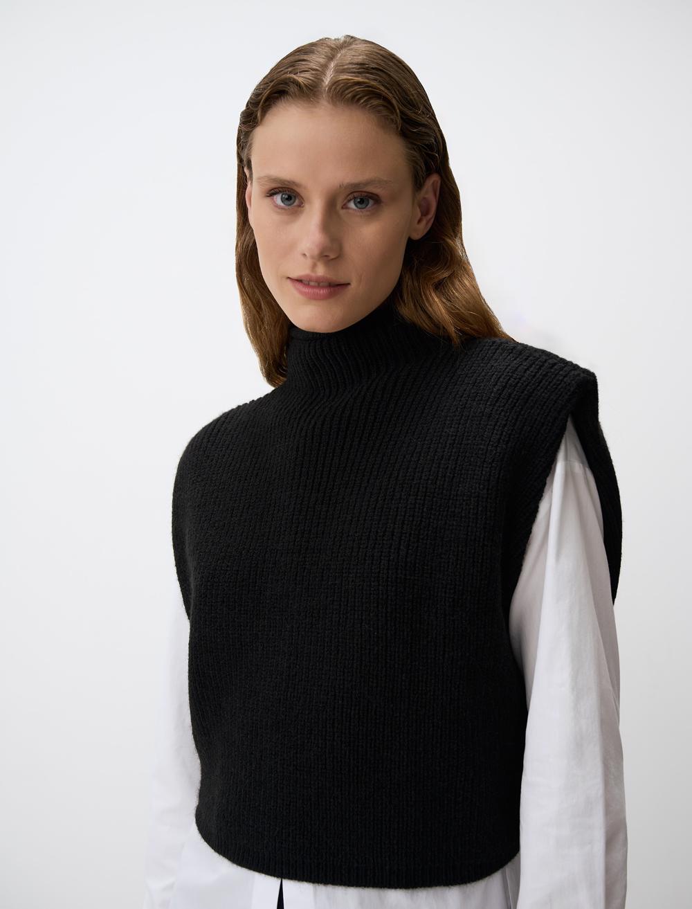 Turtleneck Sleeveless Short Sweater - 4WW03350849