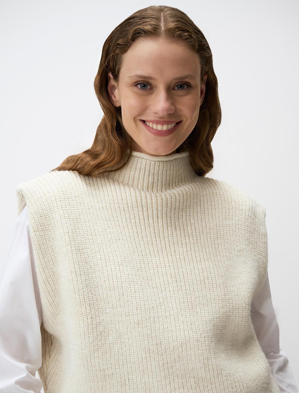 Turtleneck Sleeveless Short Sweater - 4WW03350849