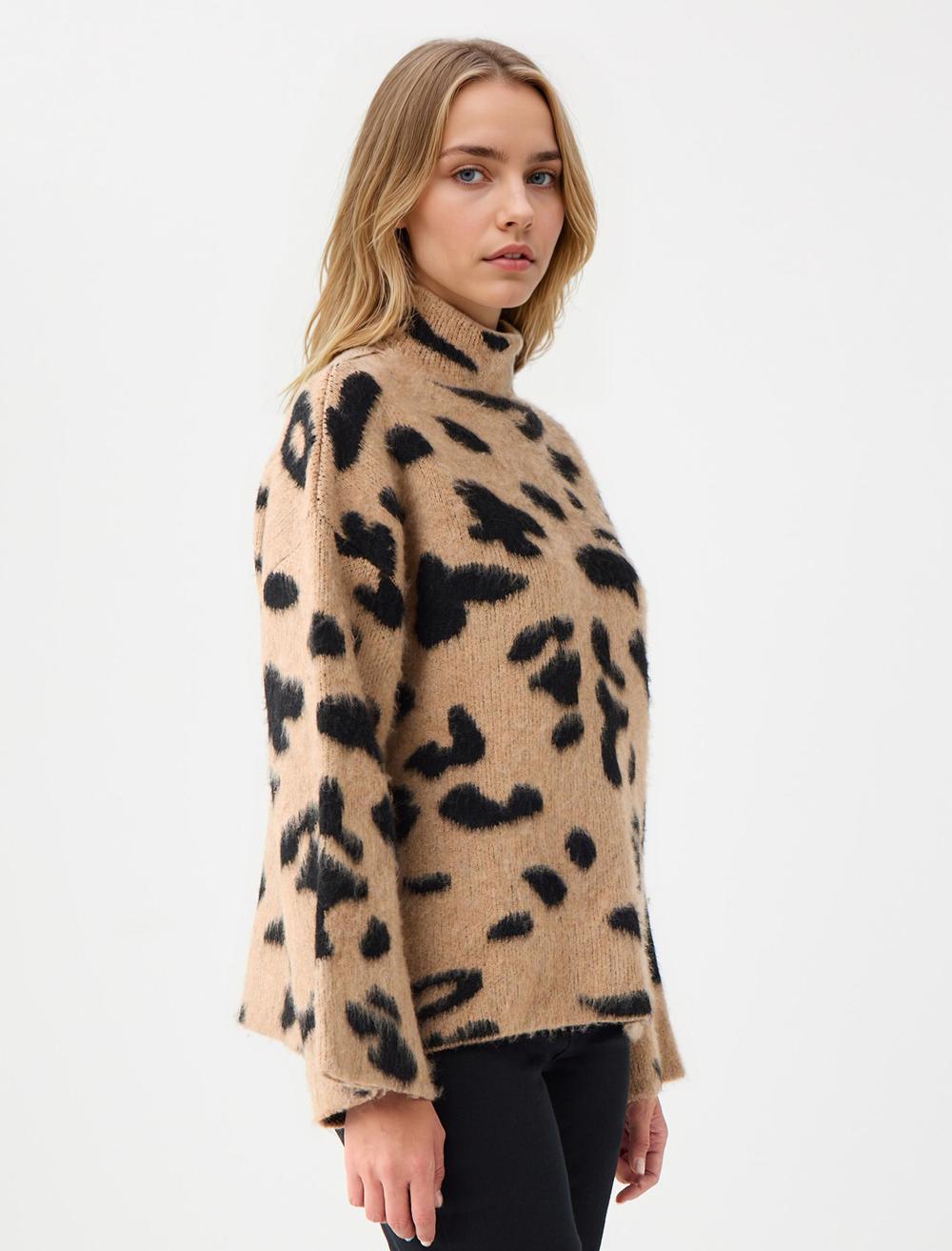 Loose Fit High Collar Long-Sleeve Pullover - 5WW134145