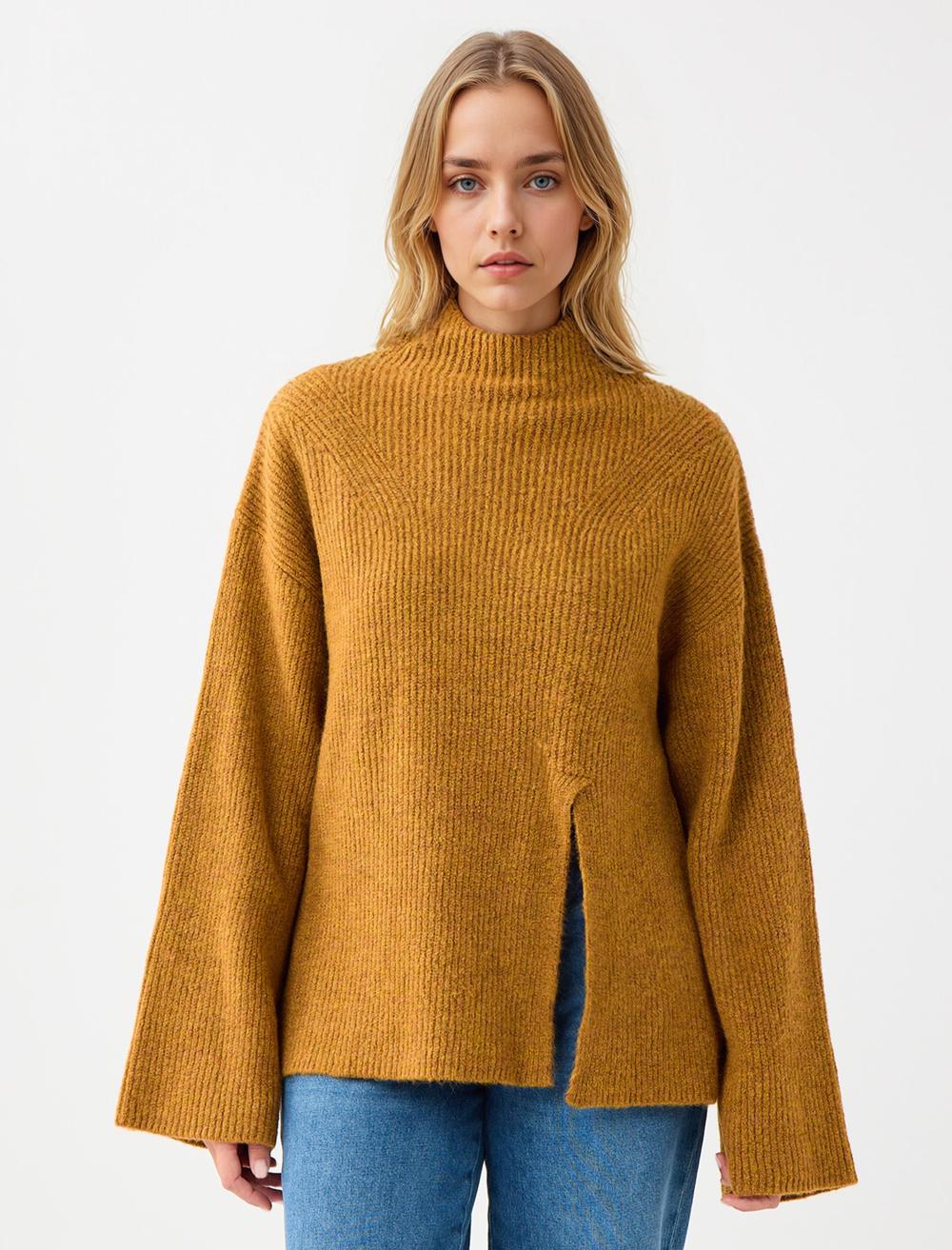 Loose Fit Polo Neck Long-Sleeve Pullover - 5WW134147