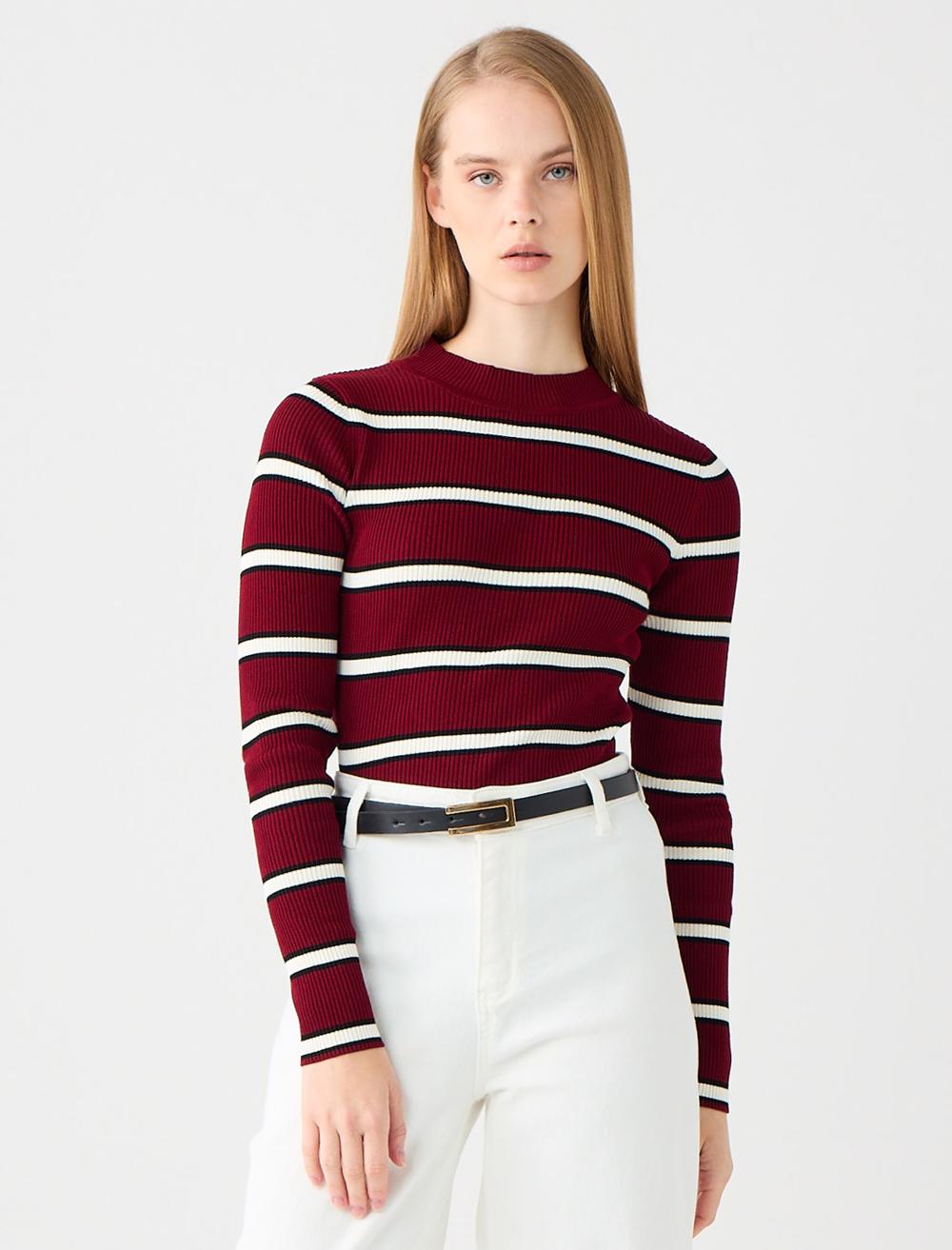 Slim Fit Long-Sleeve Pullover - 5WW135624