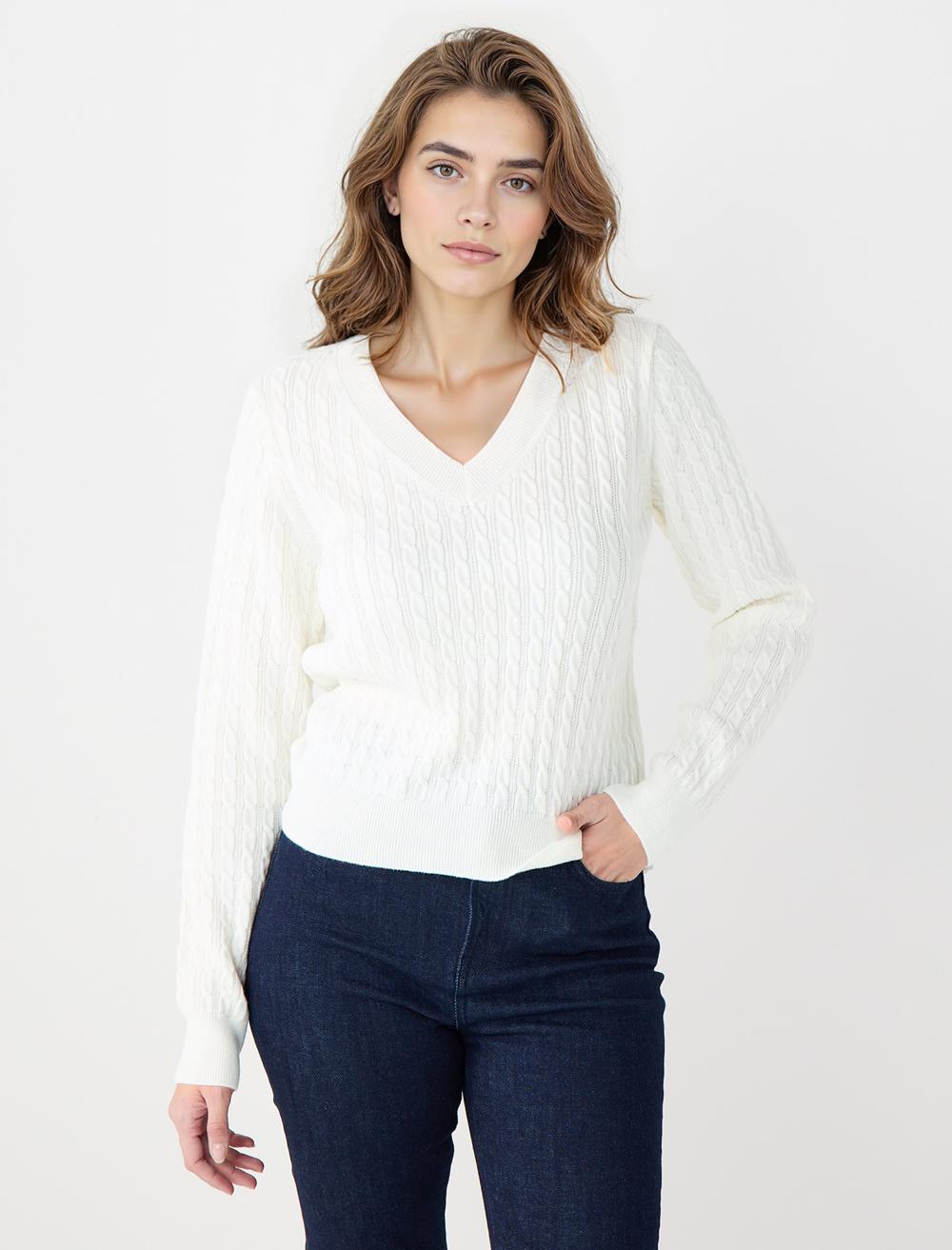 V-Neck Long-Sleeve Pullover - 5WW135956