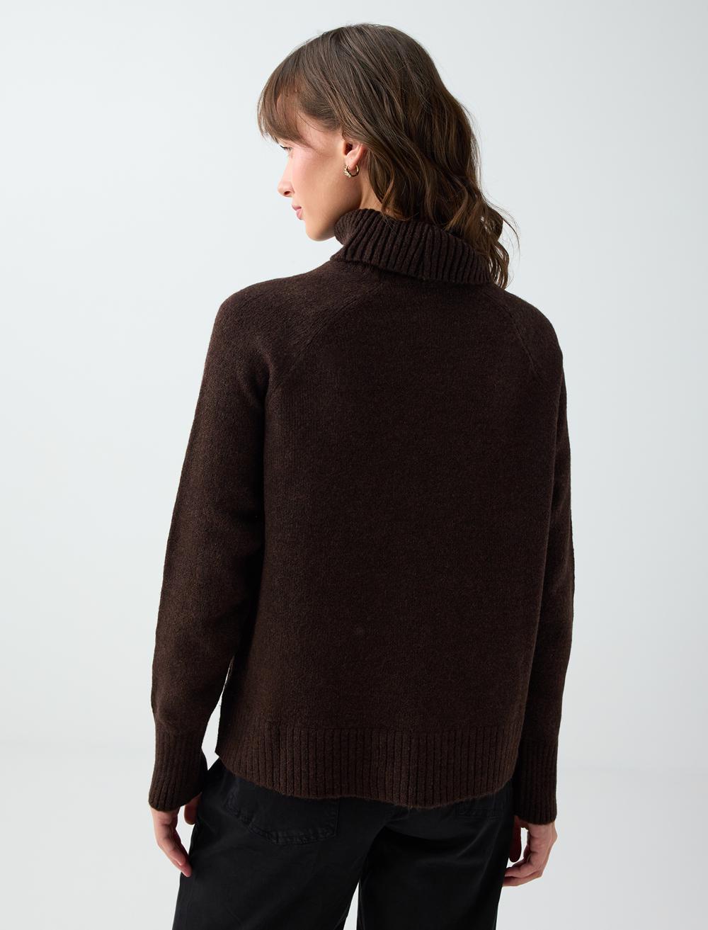 Polo Neck Pullover - Bitter Brown