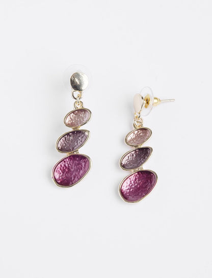 Oval dangling earrings with figures