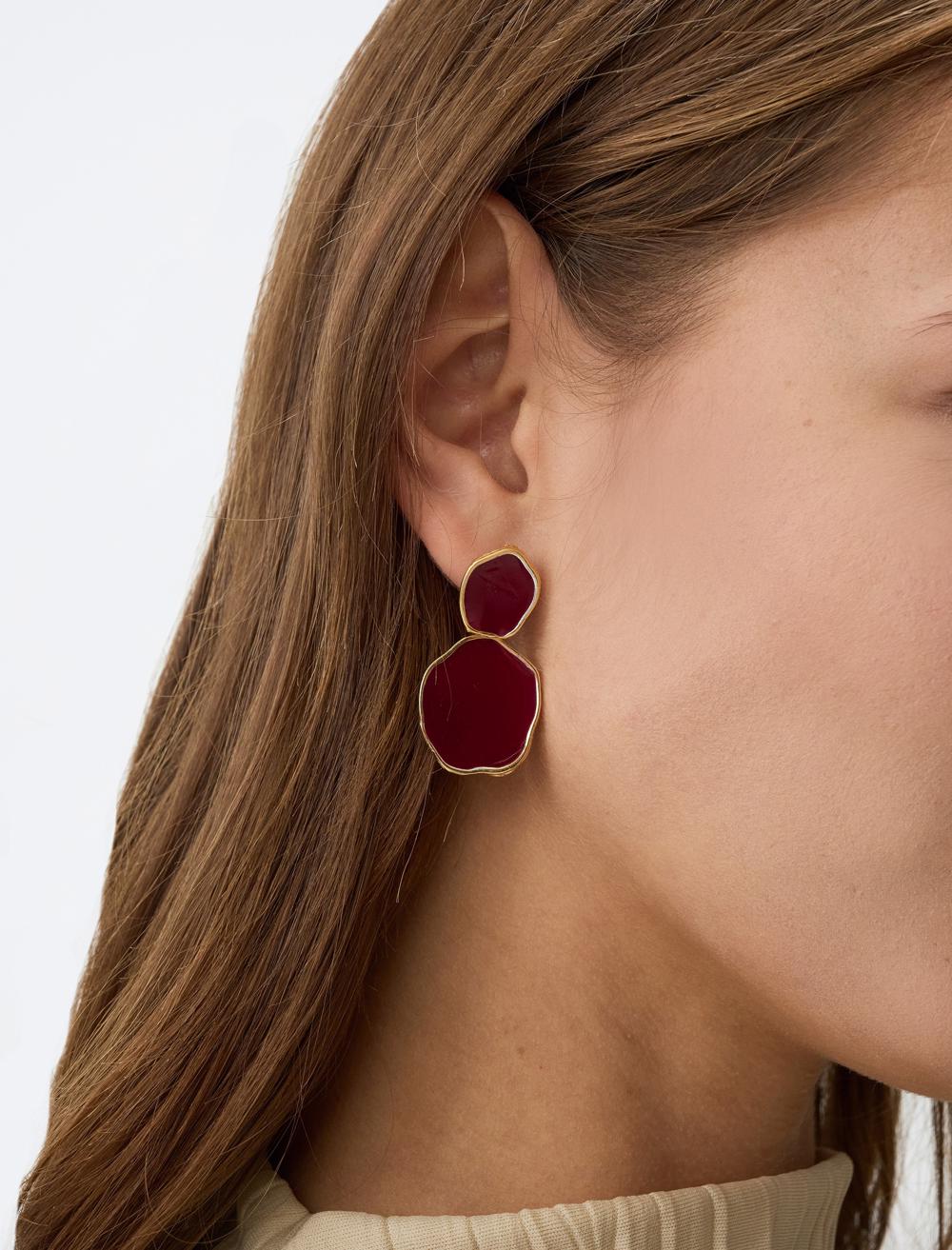 Elegant earrings with geometric figures