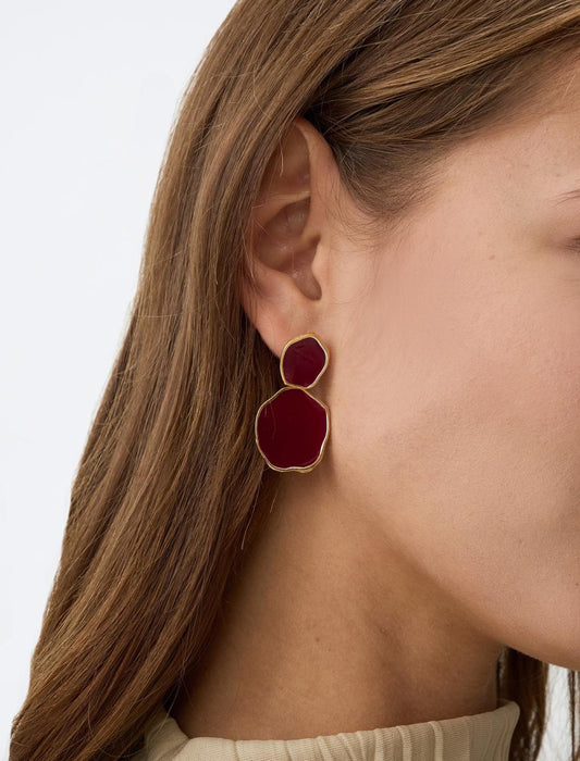 Elegant earrings with geometric figures