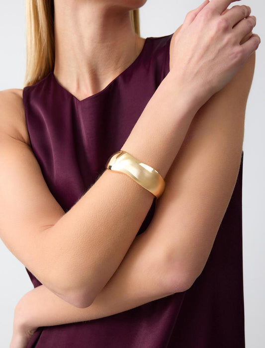 Oval-shaped shiny bracelet