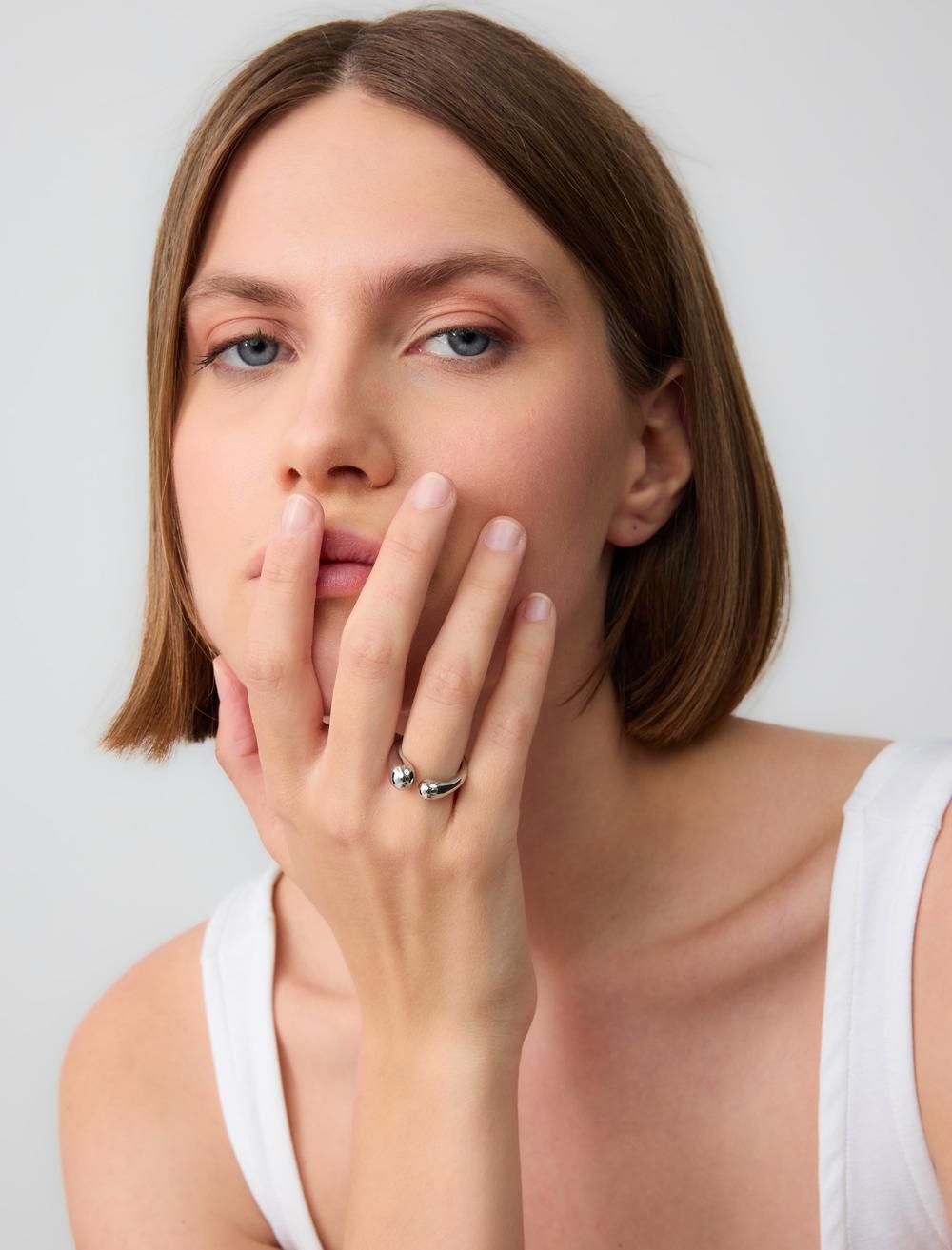 Oval-shaped Ring with Shiny Stones