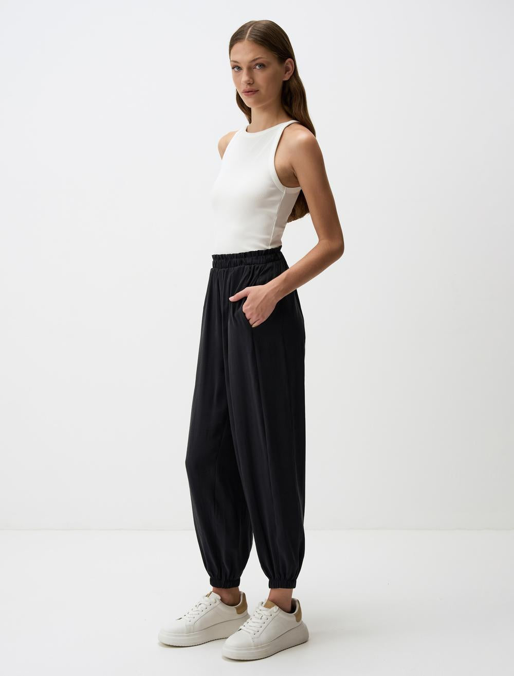 Elastic Waist Narrow Leg Pants with Pockets - 4WW311529