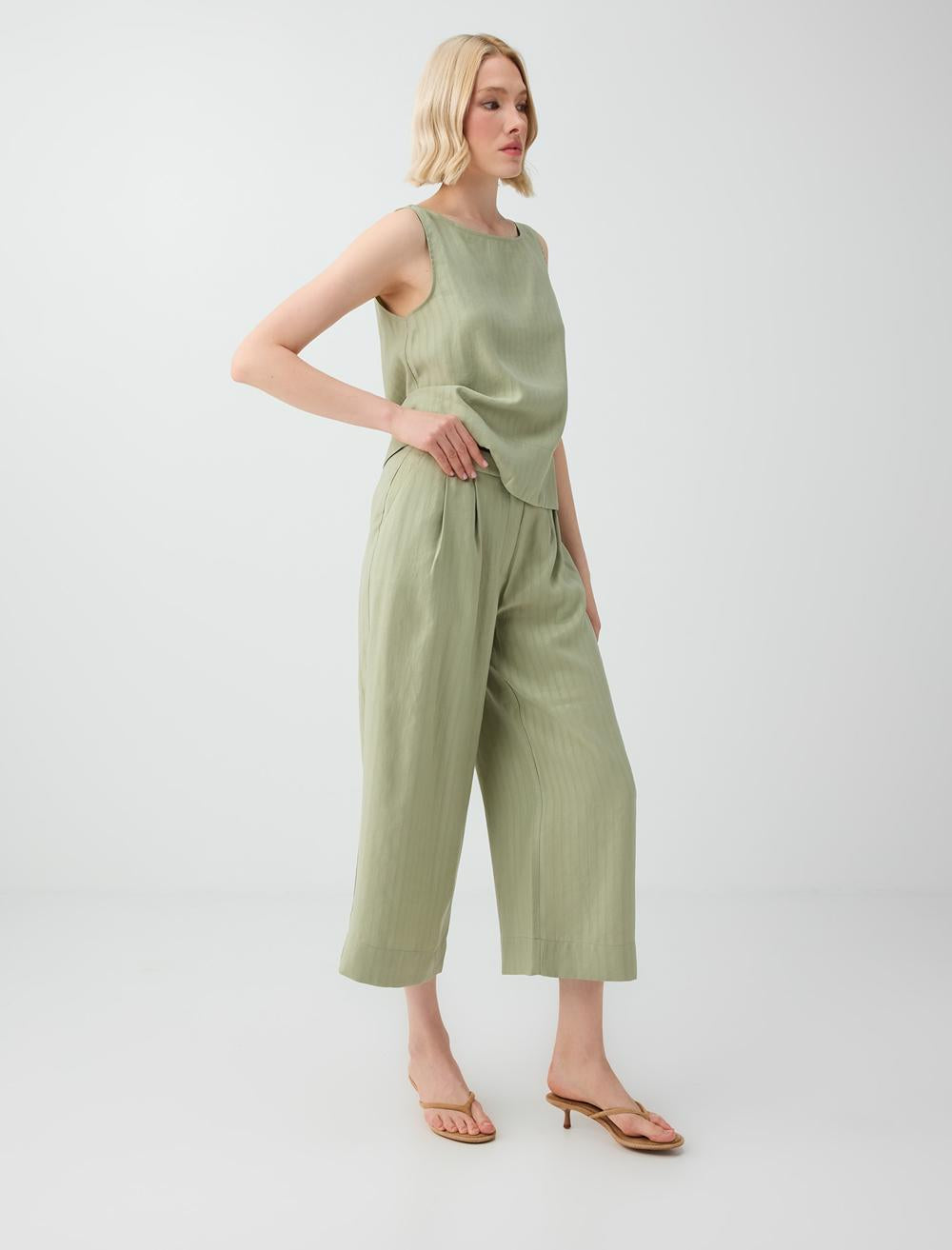 Loose Fit Trousers - Khaki - 6SW182234312