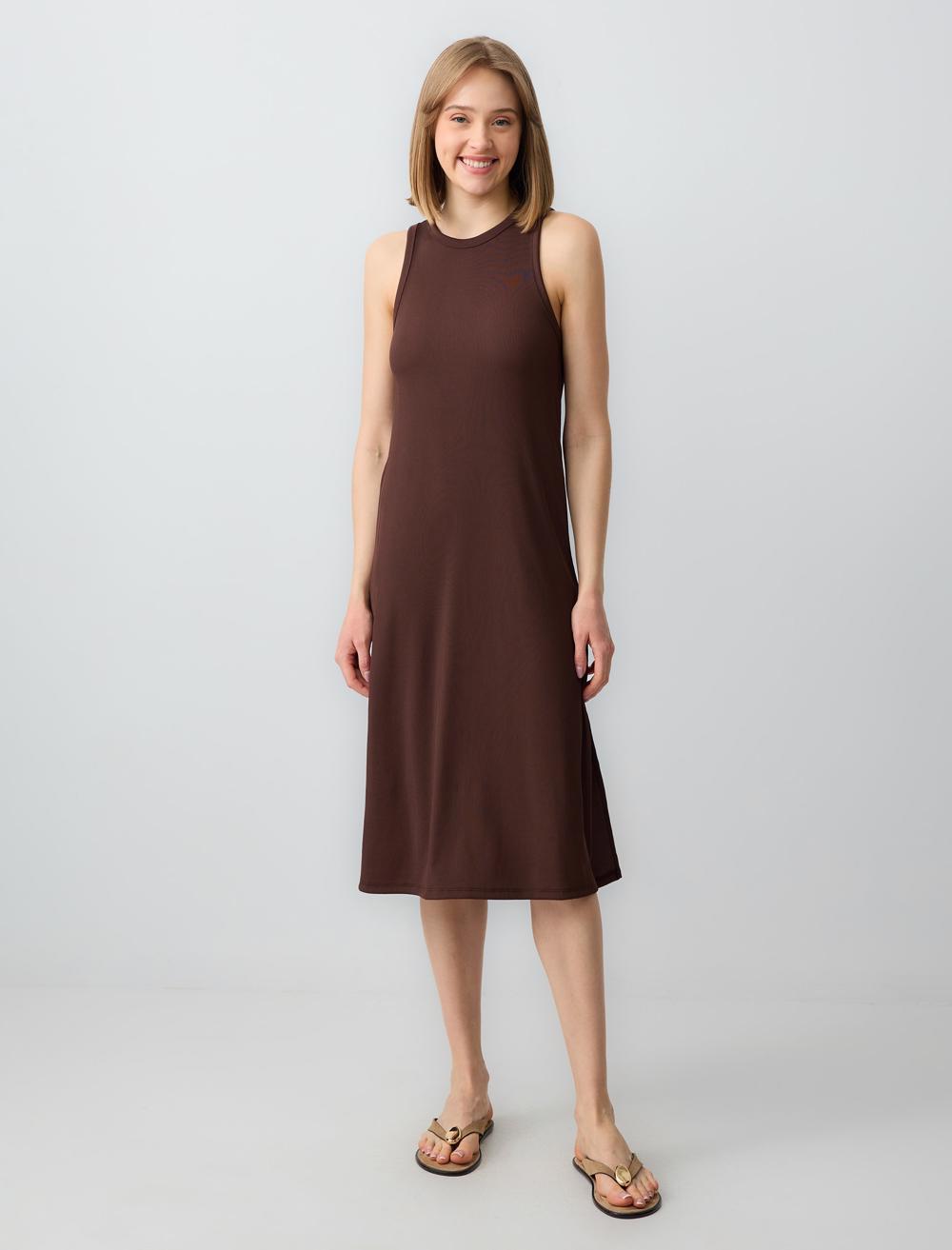 Loose Fit Crew Neck Sleeveless-Sleeve Dress - Bitter Brown