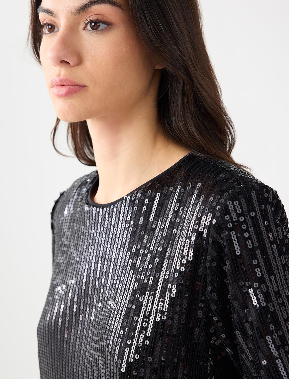 Loose Fit Crew Neck Short-Sleeve Blouse - 5WW035279