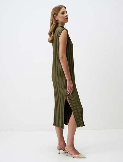 Zero Neck Pleated Sleeveless Knitted Midi Dress