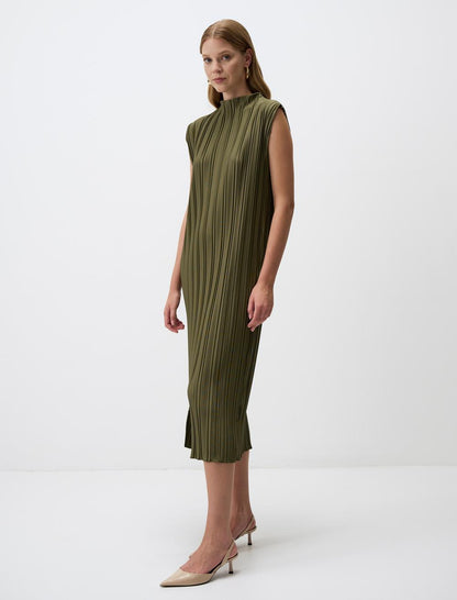 Zero Neck Pleated Sleeveless Knitted Midi Dress