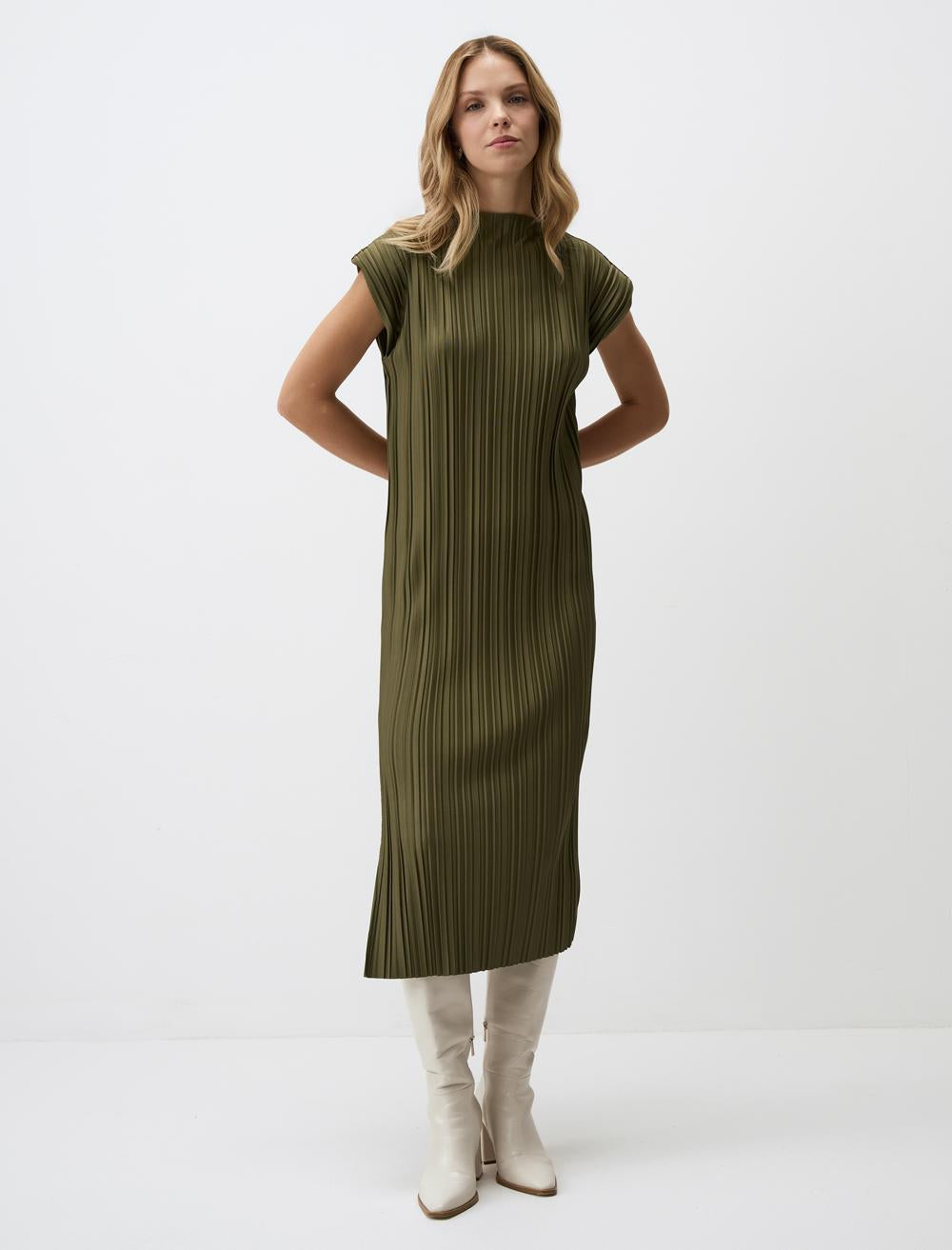 Loose Fit Sleeveless-Sleeve Dress