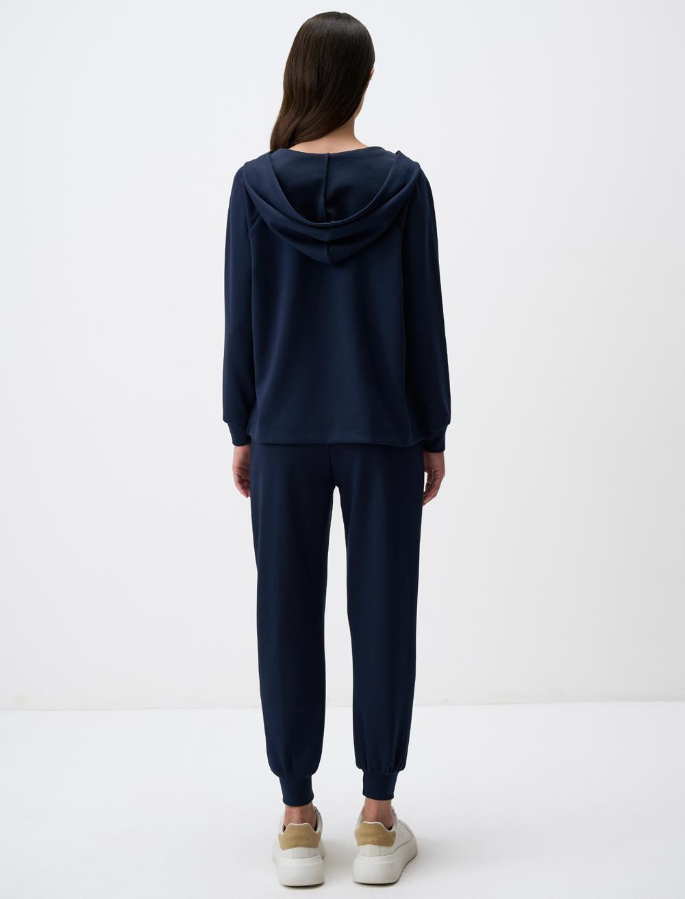 Long Sleeved Hooded Cozy Sweatshirt - 4WW02361001