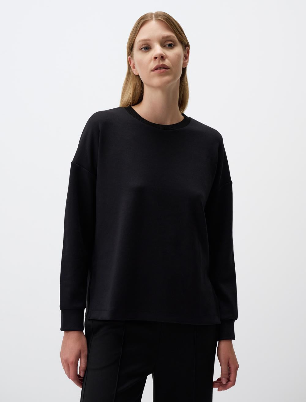 Crew Neck Long Sleeved Oversized Sweatshirt