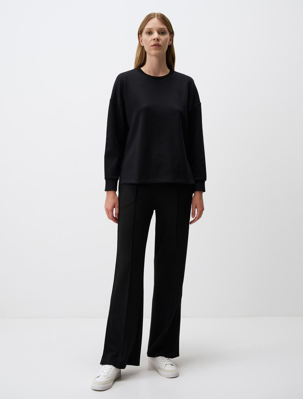 Crew Neck Long Sleeved Oversized Sweatshirt