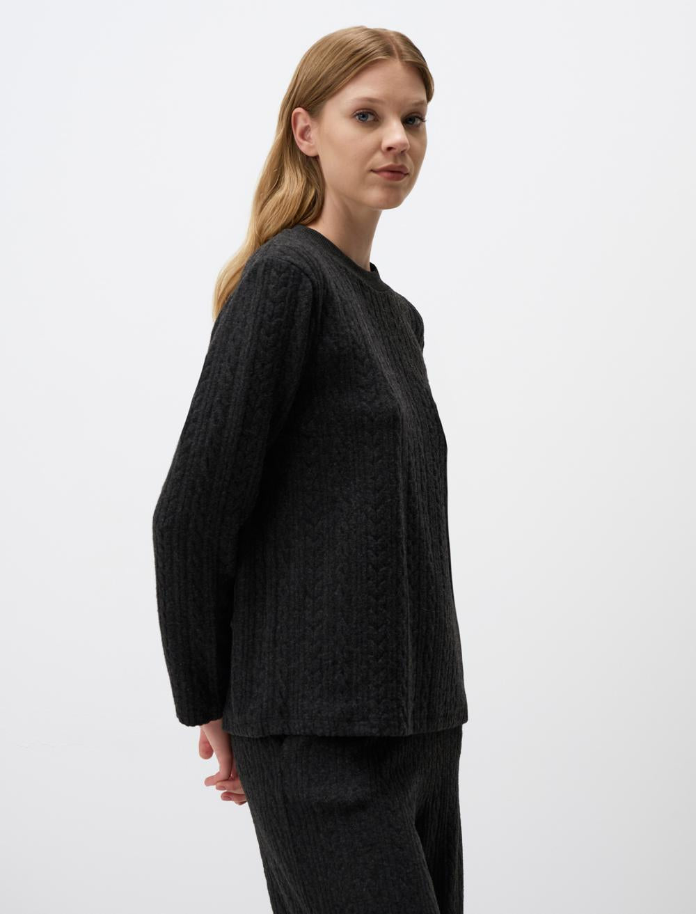 Crew Neck Long Sleeve Knitted Sweatshirt