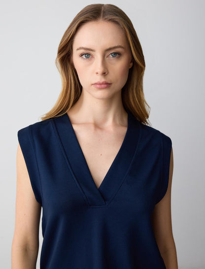 Straight Cut V Neck Sleeveless Knitted Sweatshirt