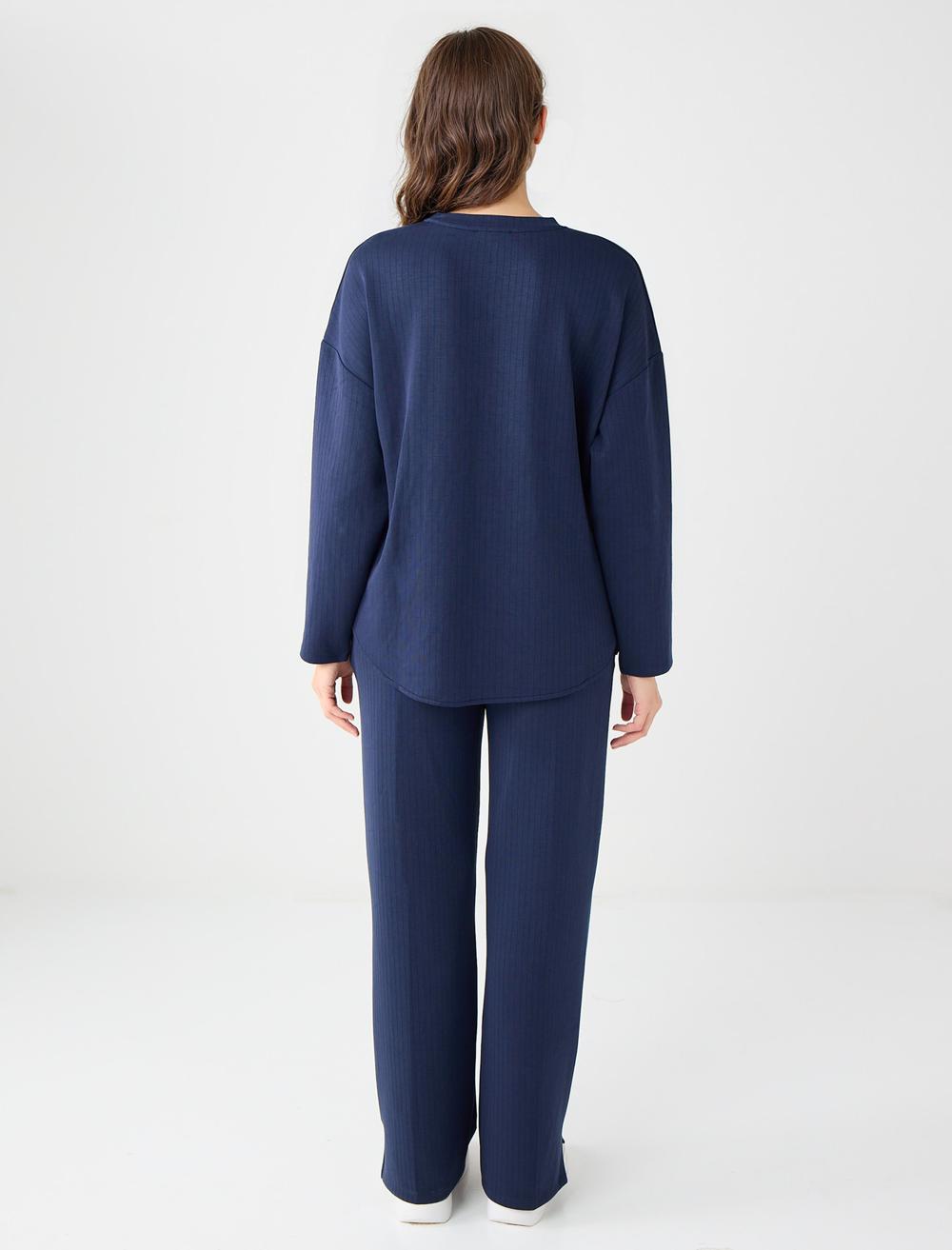Loose Fit Crew Neck Long-Sleeve Sweatshirt - 5WW236023