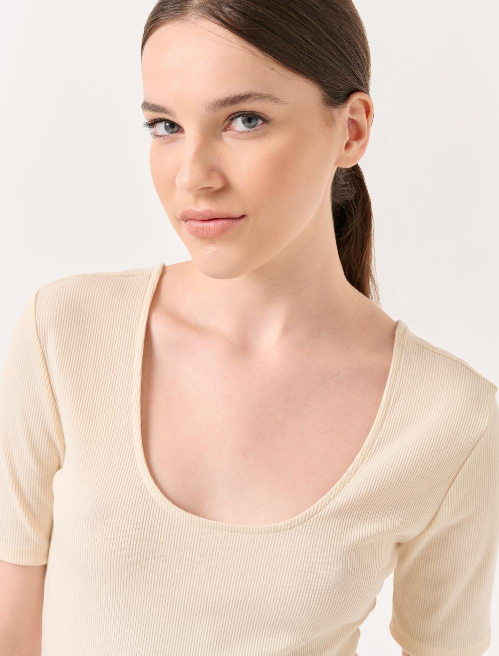 Scoop Neck Short-Sleeve T-shirt - 23ST075005