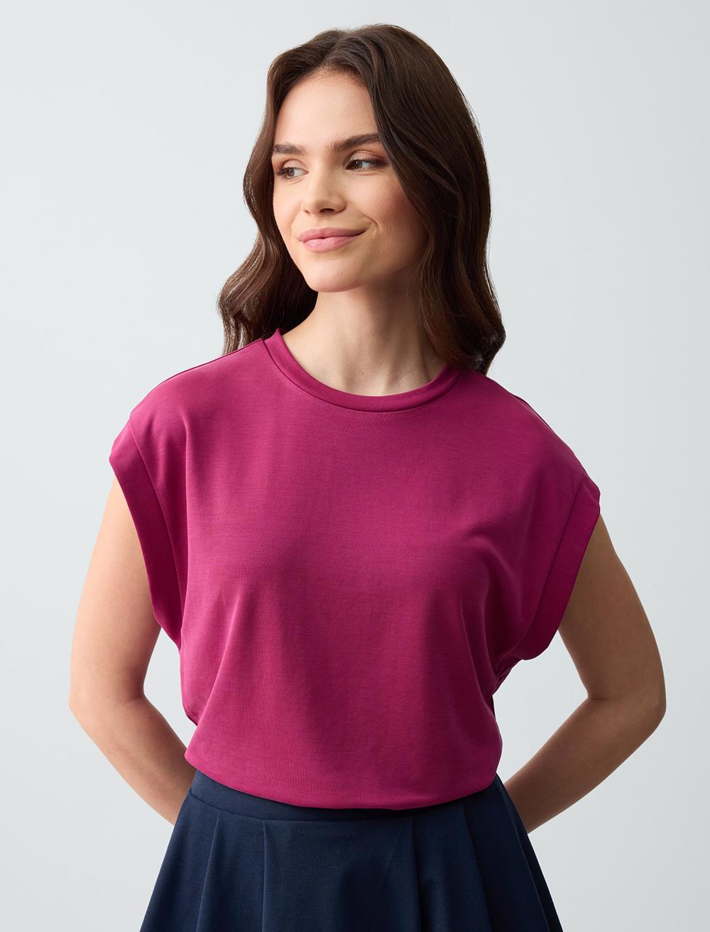 Straight Cut Crew-Neck Sleeveless Knitted Modal T-Shirt