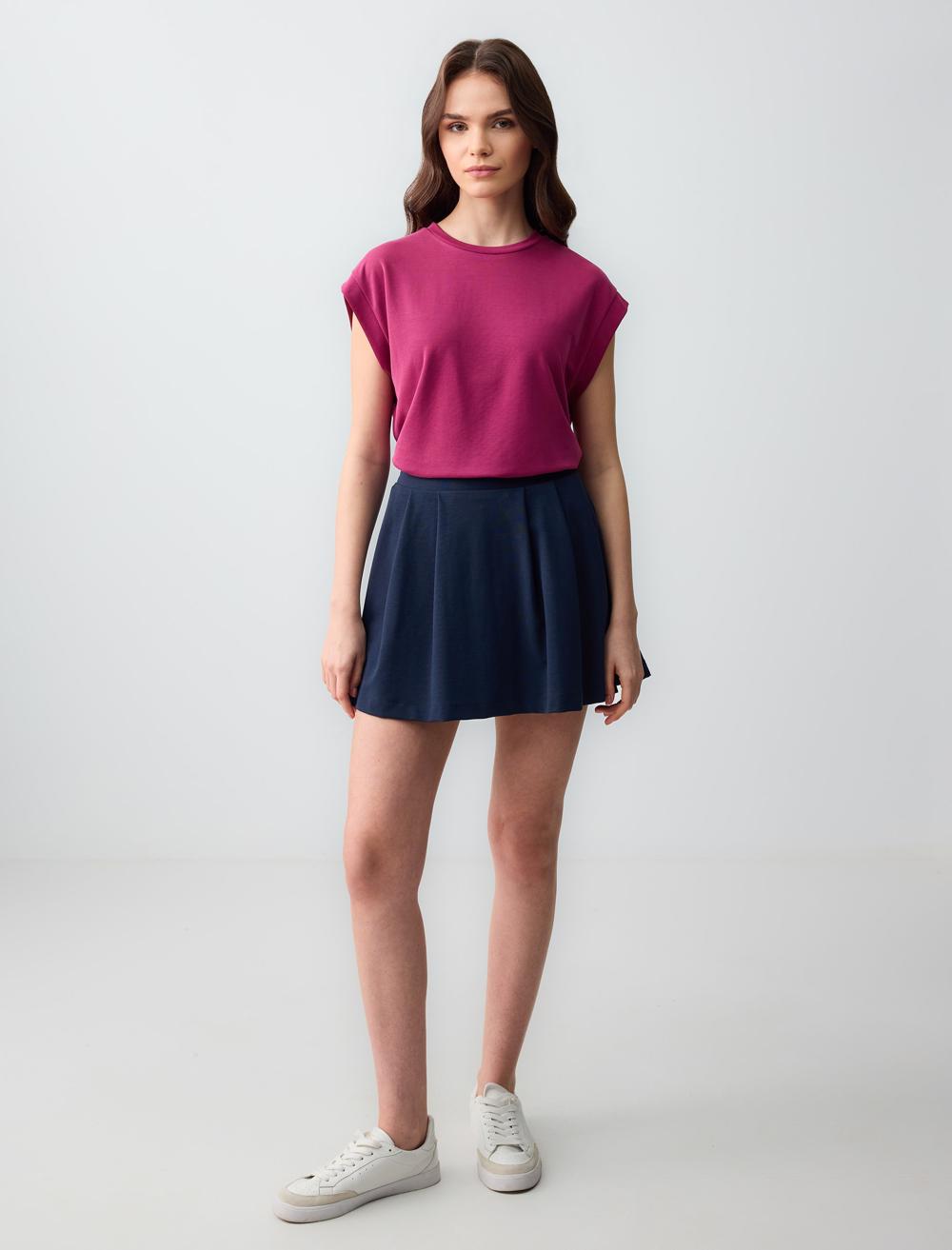 Straight Cut Crew-Neck Sleeveless Knitted Modal T-Shirt