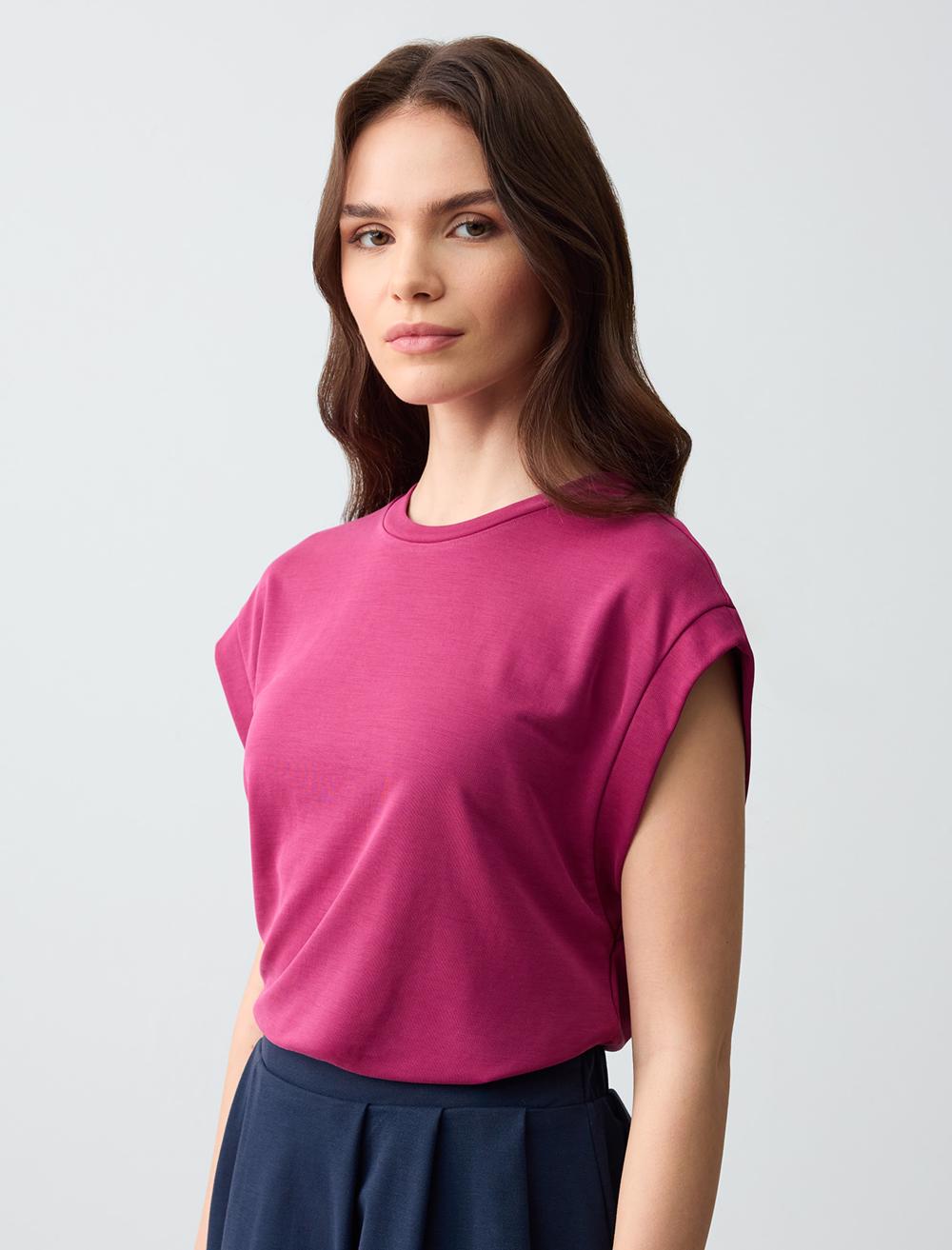 Straight Cut Crew-Neck Sleeveless Knitted Modal T-Shirt