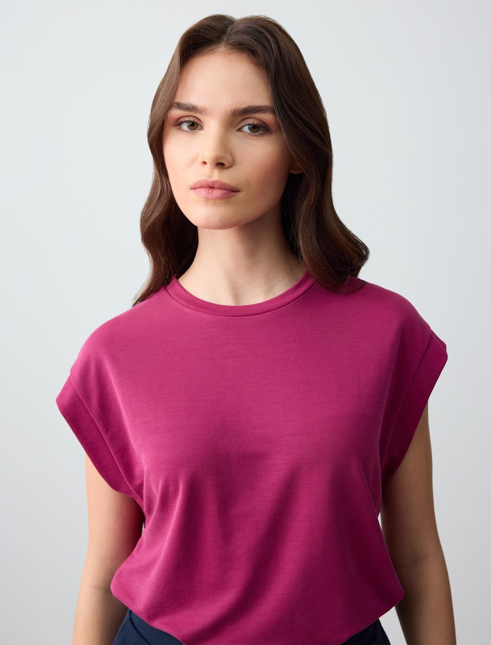 Straight Cut Crew-Neck Sleeveless Knitted Modal T-Shirt