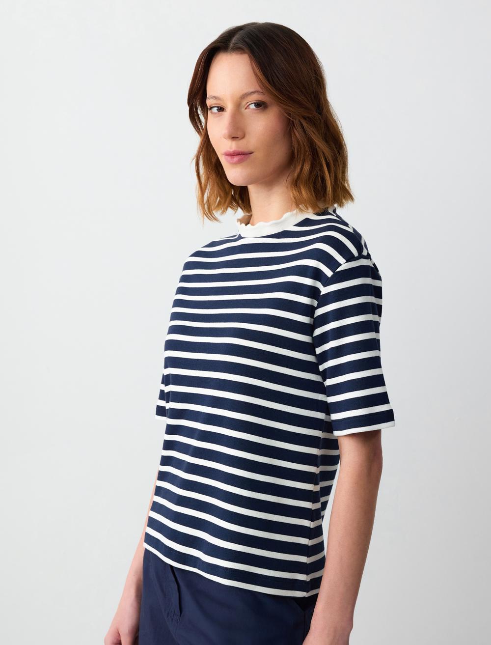 Knitted T-shirt with Knit Collar Short Sleeve Striped Pattern