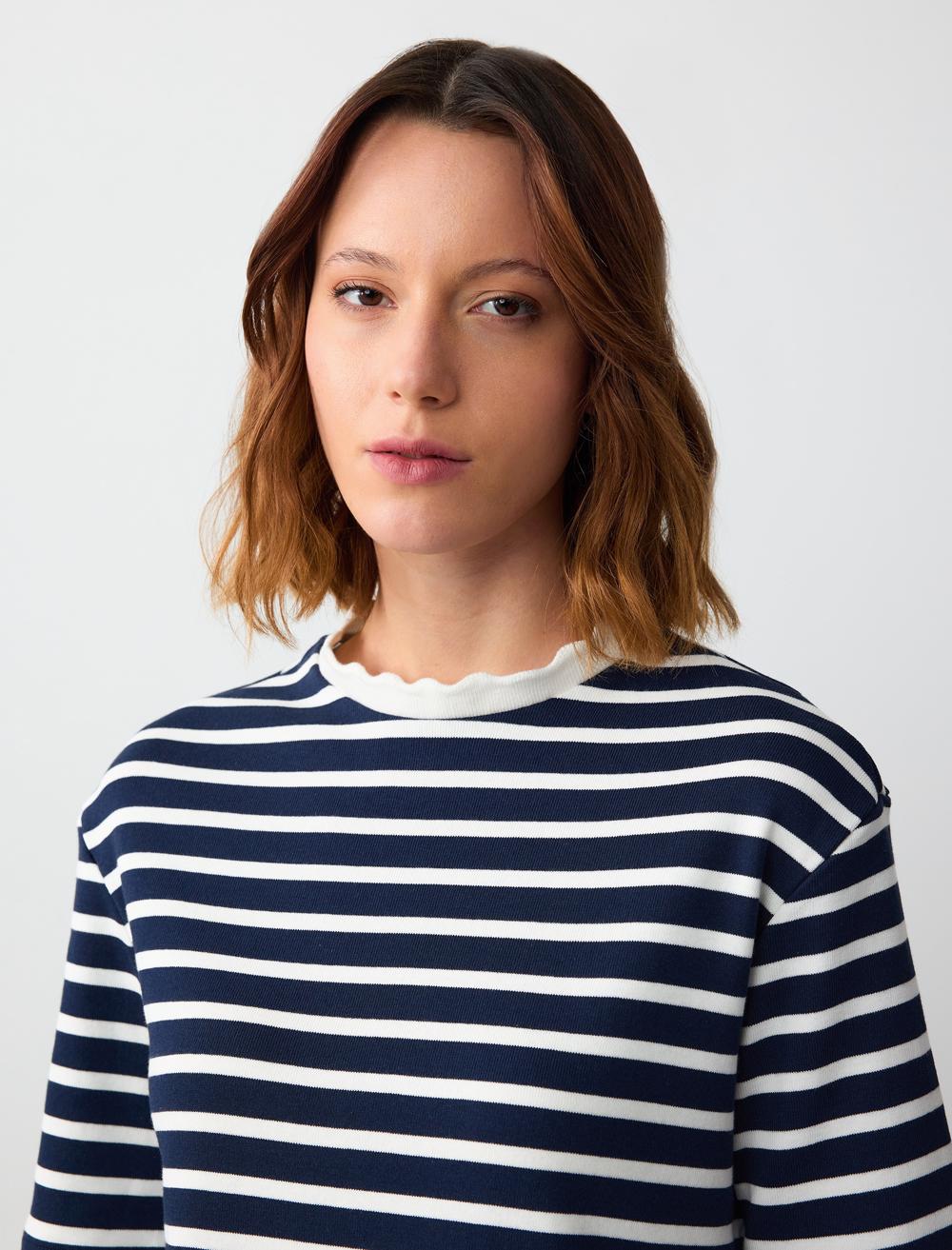 Knitted T-shirt with Knit Collar Short Sleeve Striped Pattern