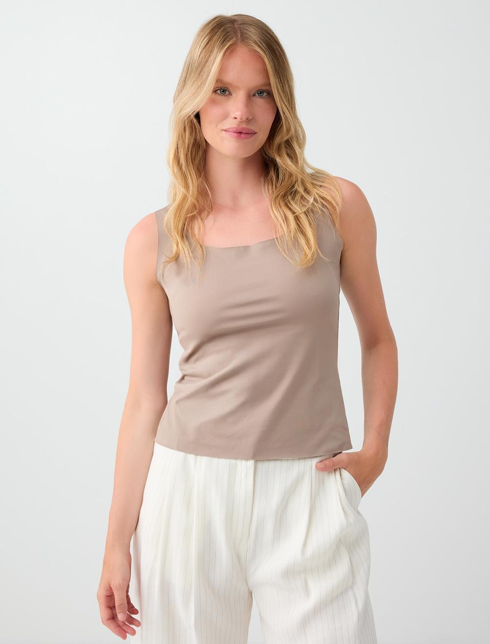 Slim Fit Scoop Neck Spaghetti Strap Singlet - Light Brown - 6SW015475806