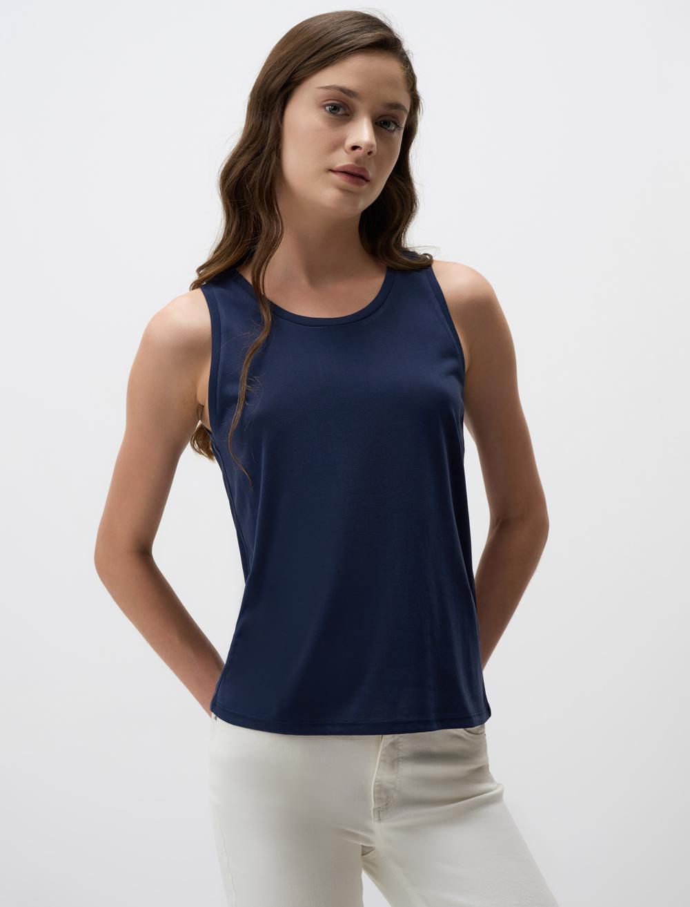 Scoop Neck Sleeveless-Sleeve Singlet