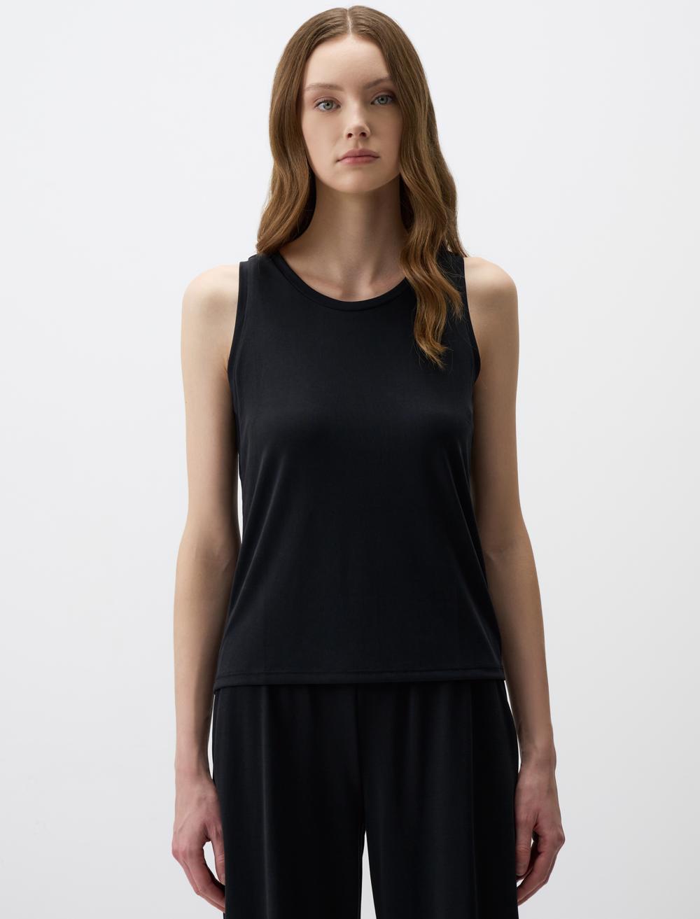 Scoop Neck Sleeveless-Sleeve Singlet