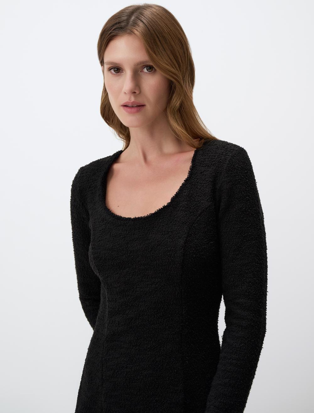 Scoop Neck Long-Sleeve Dress - 4WW131433