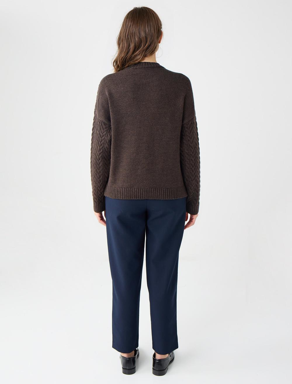 Crew Neck Long-Sleeve Pullover - 5WW136149