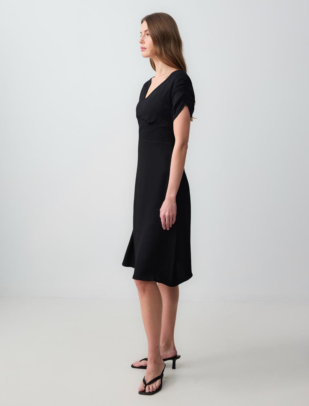 V-Neck Short-Sleeve Dress - Black - 5SW033817900