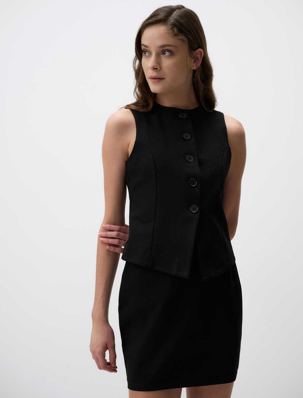 Round Collar Button Detailed Slim Fit Vest