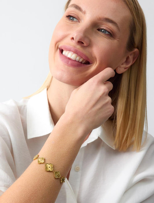 Clover-shaped charm bracelet