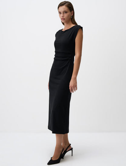 Round Neck Slim Fitted Midi Dress