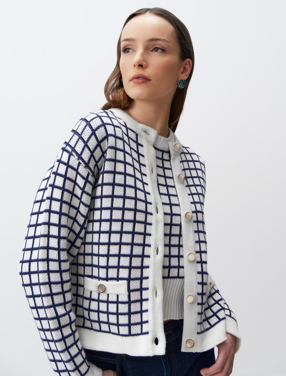 Round Neck Plaid Patterned Sweater Cardigan