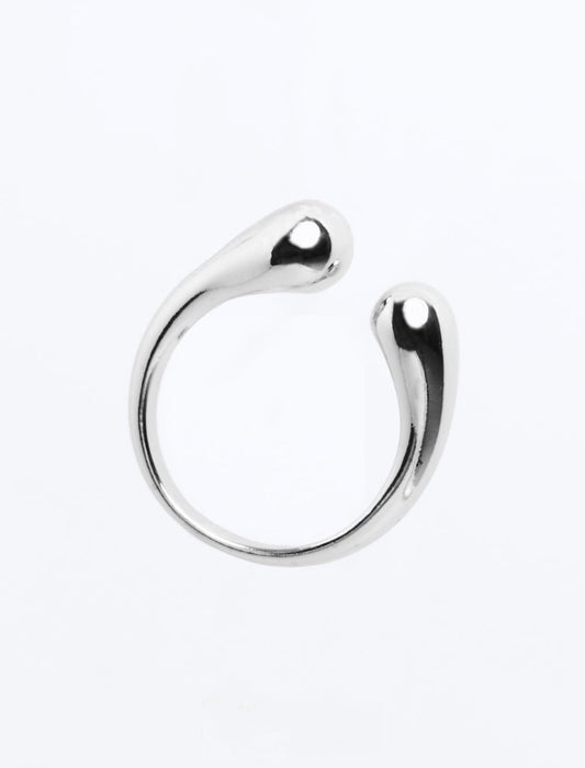 Shiny Ring with Oval Prong